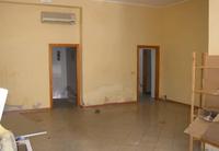 Locale uso negozio facente parte di edificio di maggiore consistenza, ubicato a piano terreno e formato da un ampio locale accessibile dalla via pubblica e da piccolo resede in proprietà esclusiva, oltre tre locali accessori retrostanti a confine con un terrapieno.