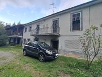 casa unifamiliare e terreno agricolo in zona collinare