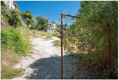 Piena e perfetta proprietà per una quota pari all’intero dell'area edificabile della superficie catastale complessiva  di mq 17.072,00, sita in località Le Fornaci Snc. 