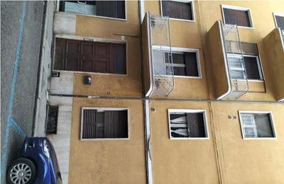 Intera proprietà costituita da abitazione civile e locale cantina in fabbricato condominiale nel centro storico di Forlì quattro piani piano terra e interrato vincolato ai sensi del TU Beni culturali e con diritti di prelazione legale ex d.lgs. 42/04; unità immobiliare al piano quarto sottotetto costituita da locale ingresso, bagno, camera da letto e soggiorno con angolo cottura. Superficie netta calpestabile pari a mq 38,00 circa, oltre al locale cantina al piano interrato di circa mq. 22,70.