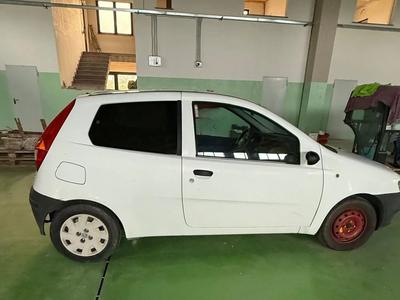 Autocarro Fiat PuntoPer visionare la documentazione...