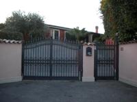 Villino in bifamiliare articolata ai piani terra ed S/1...