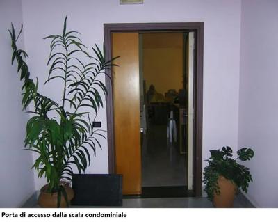 Piena ed intera proprietà di appartamento posto al piano terra del...