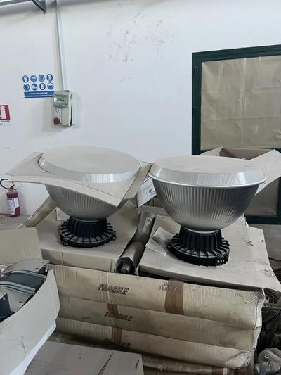 N. 2 fari a soffitto. Valore di € 100,00