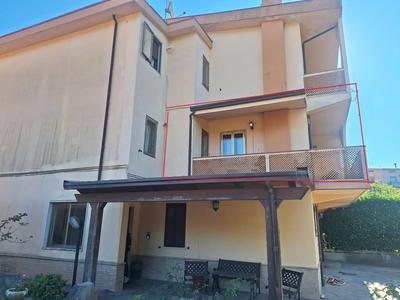 Appartamento al piano primo sito a Catanzaro (CZ), in via Monsignor Girolamo...