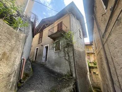 PIENA PROPRIETÀ DI COMPLESSO IMMOBILIARE COMPOSTO DA UNITÀ ABITATIVA, UN...