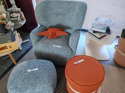 POLTRONA IN STOFFA AZZURRO POLVERE - LOTTO 8
