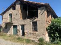 L'edificio è costituito da un unico corpo di fabbrica a...