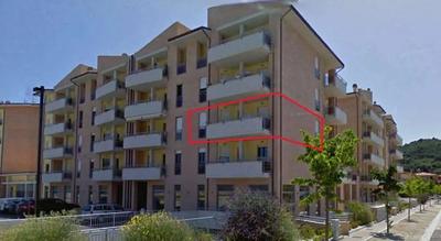 Diritti di piena proprietà per la quota di 1/1 di appartamento e box auto situati a Pedaso (FM) Piazza Giovanni Falcone e Paolo Borsellino n. 10.Trattasi di un appartamento con garage all'interno ...