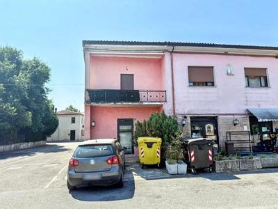 Locale commerciale al piano terra, sito nel Comune di Volon (VR), Frazione...