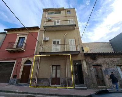 Lotto 3la quota di ¼ del diritto di proprietà del seguente bene...