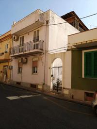 Appartamento a P. 1, composto da pranzo-soggiorno con...