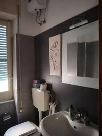 a) Negozio piano terra, di circa 54,45 mq superficie...