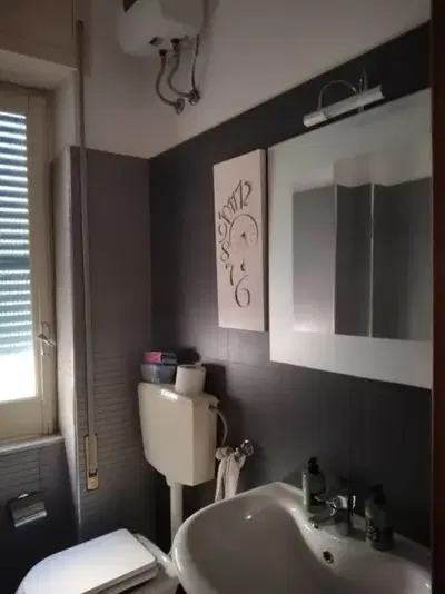a) Negozio piano terra, di circa 54,45 mq superficie...