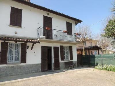 Quota intera (1/1) del diritto di proprietà di compendio immobiliare 