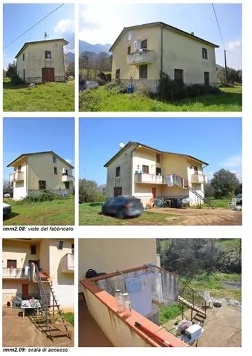 Piena ed intera proprietà di fabbricato con terreno