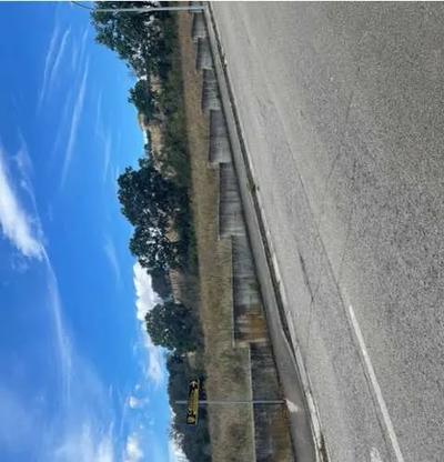 Diritti di piena proprietà sul terreno artigianale sito in MONTE URANO Via Enrico Mattei SNC, quartiere Località artigianale – Industriale, non edificato, inserito all'interno della zona artig.-in. di Monte Urano denominata "Progetto Norma 24", regolata dall'art. 110 alle NTA . Il lotto ha una superficie complessiva pari a mq 6.001, con una forma pressoché rettangolare dalle dimensioni di m. 100 x 60, esprime una volumetria massima pari a mc 18.000, è posizionato all'angolo Nord-Ovest dell'area artigianale.