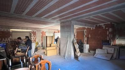 BENE n. 3: Piena ed intera proprietà di una unità immobiliare destinata ad ufficio, ubicata al piano terra di un edificio condominiale sito ad Alcamo (TP) in Via Don G. Giardina Salesiano n.5, identificato al catasto fabbricati al foglio 40 particella 915 subalterno 5, rendita: euro 1.115,55, categoria A/10, classe 2, consistenza 4,5 vani. Classe Energetica F. Il lotto oggetto della vendita risulta occupato da beni della debitrice ma libero da persone.
