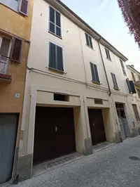 L'appartamento con magazzino risulta facente parte di un...