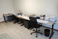Lotto composto da arredamento ed elettronica ufficio:-4...
