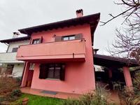 Villetta a schiera laterale con superficie commerciale...
