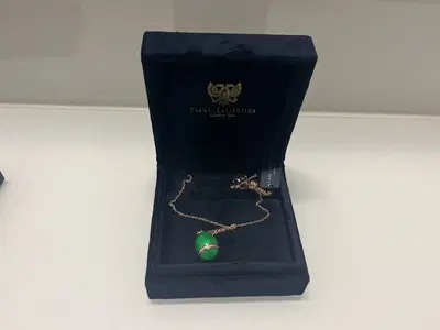 UNA CATENINA GIROCOLLO IN ARGENTO DORATO - Lotto 14