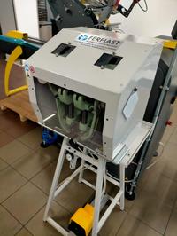 UN'OCCHIELLATRICE AUTOMATICA MODELLO 2 TESTE PNEUM, ANNO...