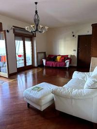 Unità immobiliare al piano primo di un fabbricato a otto...