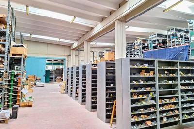 Deposito e vendita (sub 16) in zona artigianale ad Elmas (CA), via delle...