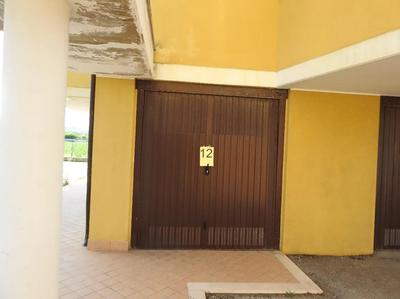 Garage e posto auto scoperto 