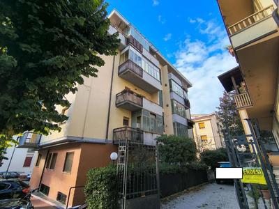 diritti pari alla piena proprietà di un appartamento e di un locale fondaco...
