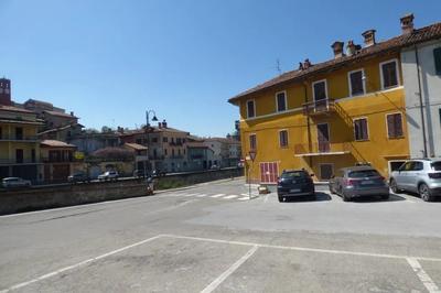 autorimessa con annesso locale centrale termica, con accesso indipendente, posti al piano terreno di un caseggiato d'epoca elevantesi su tre piani sito in Dogliani (CN), Piazza Molino n. 1