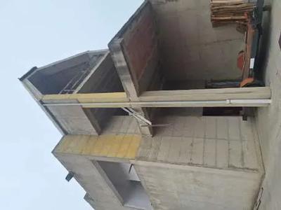 Unità immobiliare posta al piano seminterrato (oltre soppalco) di un fabbricato, con spazio esterno graffato. Stato di occupazione: libero