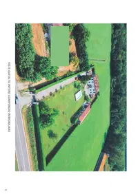 Villa padronale con annessa area cortiliva (4060 mq) e piscina, presumibilmente risalente al XVI secolo (bene 1), con piccola abitazione, inserita in complesso immobiliare (bene 2), oltre a locali di deposito pertinenziali alla villa padronale (bene 3).