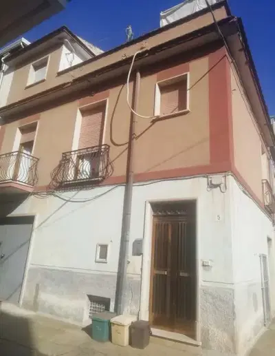 Appartamento piano terra (con la sola scala di accesso)...