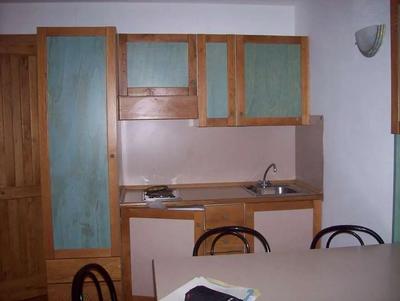 Proprietà pari a 935,8/1000 di un bilocale di 34 mq. circa, posto al piano quinto di una residenza turistica su cinque piani.