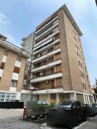 Trattasi di appartamento al piano terzo sito a Schio...