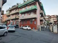 appartamento al piano terra-rialzato composto da 5 vani con annesso garage