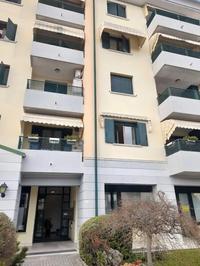 LOTTO PRIMO: Appartamento collocato al piano primo con...