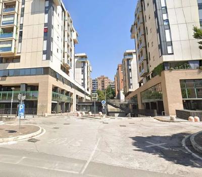 Porzione di fabbricato commerciale, destinato prevalentemente a parcheggio...