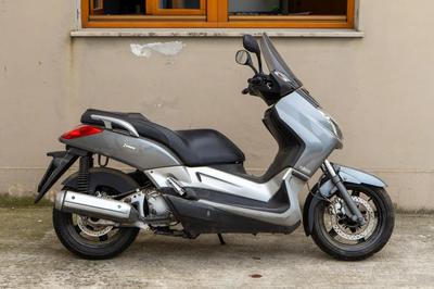 Motociclo trasporto persone YAMAHA XMAX, targato...