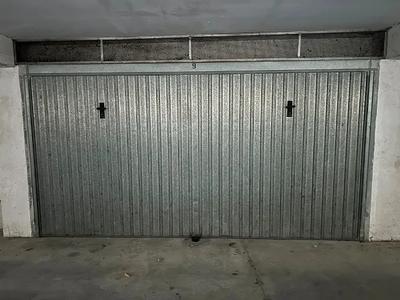 Piena proprietà del Garage Cassino (FR), Via Sferracavalli n. 2, pianointerrato, interno 09. Catasto Fabbricati: Fg. 84, Part. 383, Sub. 69, categoria C/6, Zc. 1.Superficie commerciale mq 44,20. Stato: libero – presenza di ristagni d’acqua sulpercorso di accesso e all’interno. Valore di stima: € 21.100,00.
