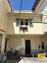 Piena proprietà di immobile ad uso civile abitazione di...