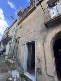 Piena proprietà per la quota di 1000/1000 di: fabbricato...