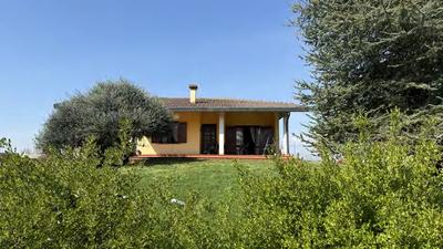 Trattasi di villa singola (superficie commerciale complessiva di mq. di...