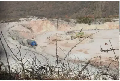 Vendesi Cava di calcare con terreni agricoli sita a Gualdo Tadino (PG),...