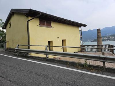 Appartamento di 67 mq., composto da zona giorno con...