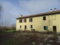 Unità immobiliare ubicata al piano primo, con ingresso...