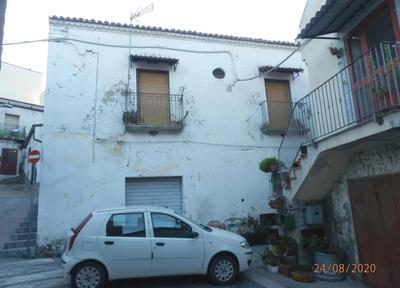 Piena proprietà dell’unità immobiliare ubicata in centro storico...