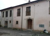 Diritto di proprietà per l'intero su fabbricato civile...